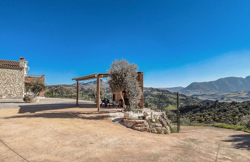 Algodonales House | Beautiful home in Algodonales with WiFi