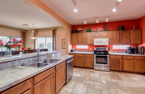 Eloy House | Beautiful home in a gated community on a golf course, w