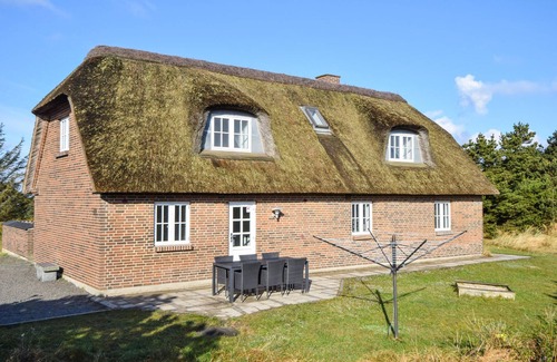 Blavand Strand House | Beautiful home in Blåvand with sauna