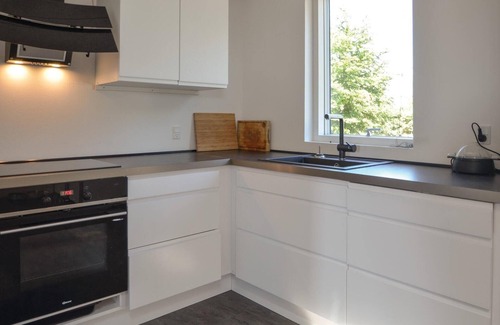 Femmøller House | Beautiful home in Ebeltoft with kitchen