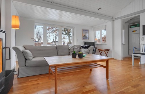 Lyngsbæk Strand House | Beautiful home in Ebeltoft with kitchen