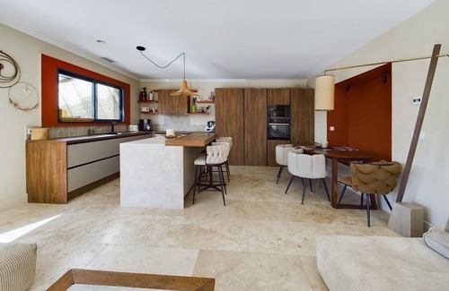 Eyragues House | Beautiful home in Eyragues with WiFi