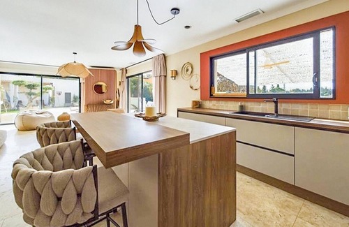 Eyragues House | Beautiful home in Eyragues with WiFi