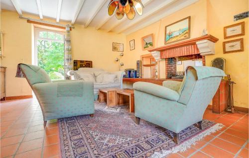 Nieul-le-Dolent House | Beautiful Home In Nieul Le Dolent With Wifi