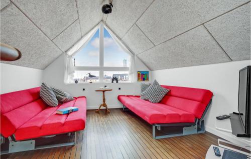Bønnerup Strand House | Beautiful Home In Glesborg With House Sea View