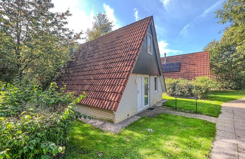 Gramsbergen House | Beautiful home in Gramsbergen with WiFi