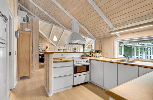 Grenaa House | Beautiful home in Grenaa with sauna