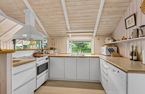 Grenaa House | Beautiful home in Grenaa with sauna