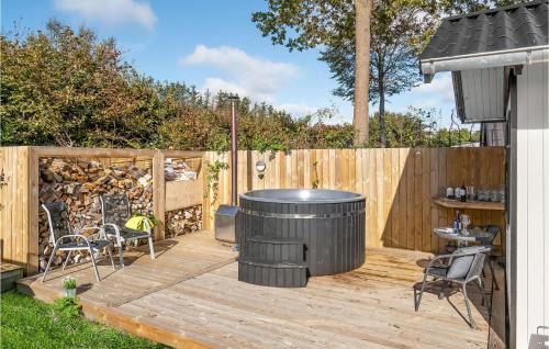 Haslevgarde House | Beautiful Home In Hadsund With Kitchen