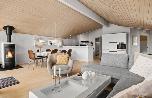 Hou House | Beautiful home in Hals with sauna