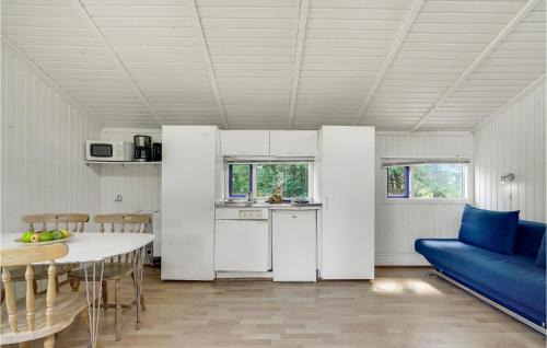 Hampen House | Beautiful Home In Hampen With Wifi