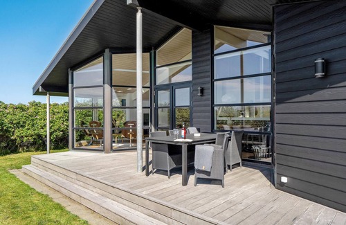 Hjørring House | Beautiful home in Hjørring with WiFi