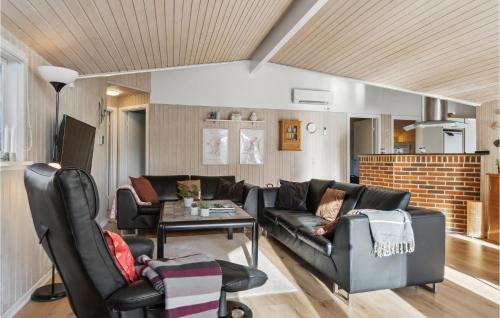 Østerskov House | Beautiful Home In Humble With Sauna