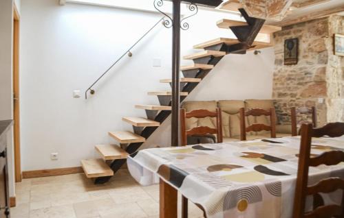 Issendolus House | Beautiful Home In Issendolus With Wifi