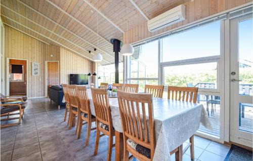 Pøt Strandby House | Beautiful Home In Juelsminde With Sauna