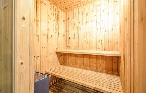 Pøt Strandby House | Beautiful Home In Juelsminde With Sauna