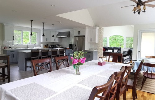Orleans House | Beautiful home in Orleans. Park, Beach, Lake & Ocean. Telsa charge