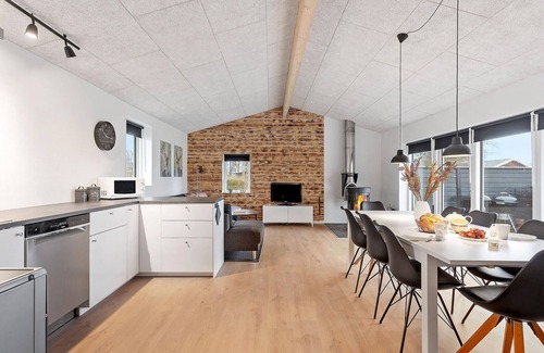 Hasmark Strand House | Beautiful home in Otterup with sauna