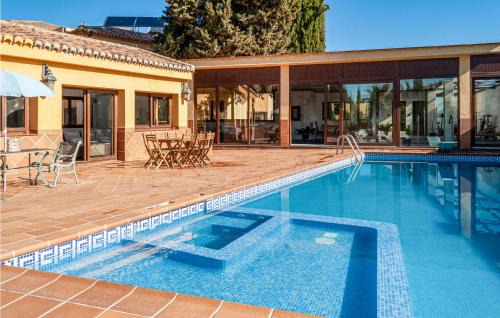Otura House | Beautiful Home In Otura With Kitchen