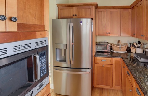 Thornton House | Beautiful home in Owl’s Nest close to ski resorts
