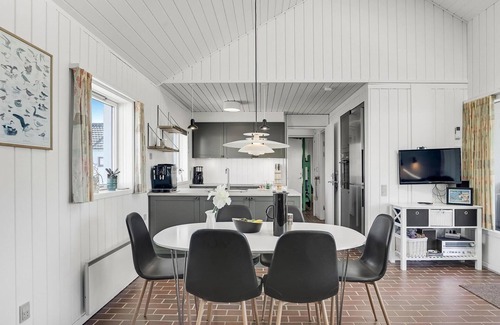 Rødhus House | Beautiful home in Pandrup with WiFi