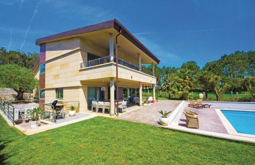 Montalvo House | Beautiful Home In Pontevedra With 4 Bedrooms, Private Swimming Pool And Swimming Pool