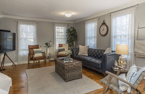 Skaneateles House | Beautiful Home in Skaneateles. Walking distance to Restaurants, Bars & the Lake!