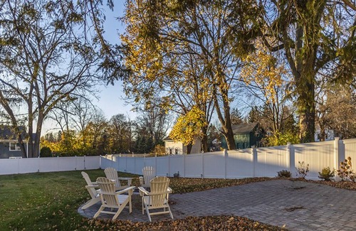 Skaneateles House | Beautiful Home in Skaneateles. Walking distance to Restaurants, Bars & the Lake!