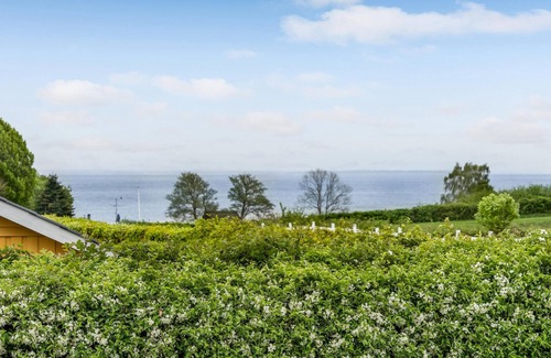 Grønninghoved Strand House | Beautiful home in Sjølund with WiFi
