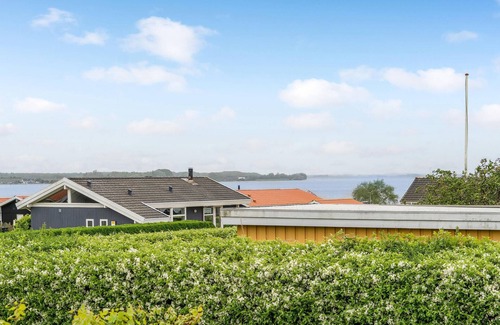 Grønninghoved Strand House | Beautiful home in Sjølund with WiFi