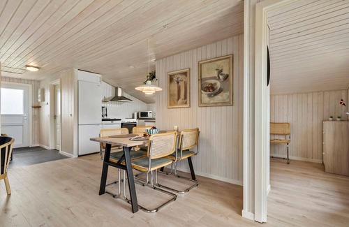 Skjern House | Beautiful home in Skjern with kitchen