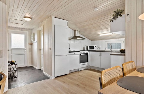 Skjern House | Beautiful home in Skjern with kitchen