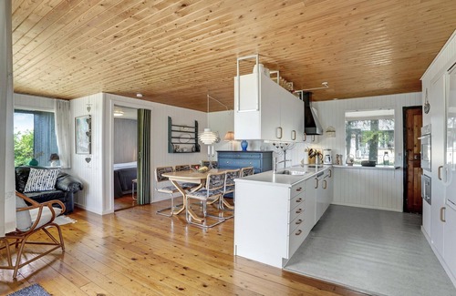 Spøttrup House | Beautiful home in Spøttrup with kitchen