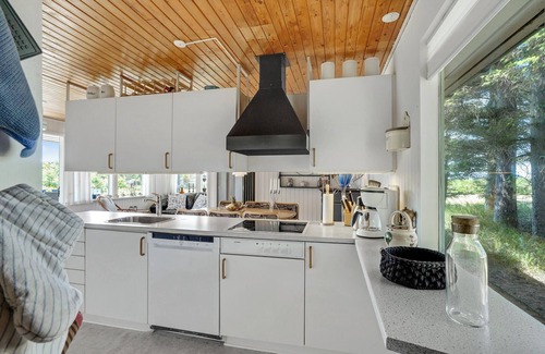 Spøttrup House | Beautiful home in Spøttrup with kitchen