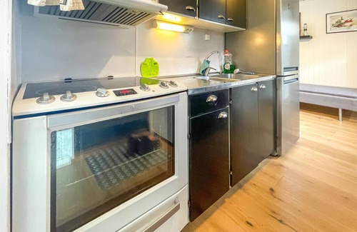 Stravalla House | Beautiful home in Stråvalla with WiFi
