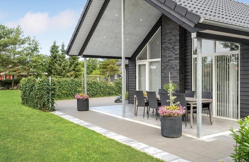 Skaven Strand House | Beautiful home in Tarm with sauna