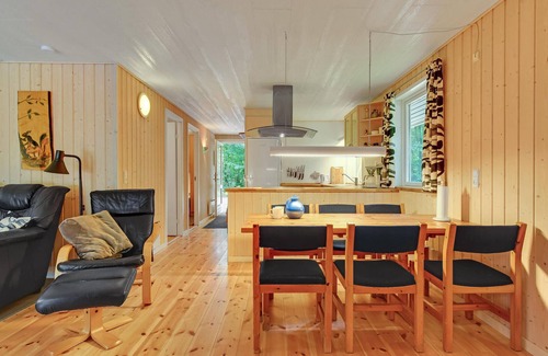 Arrild Ferieby House | Beautiful home in Toftlund with WiFi