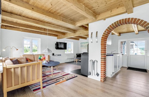 Øhuse House | Beautiful home in Ulfborg with kitchen