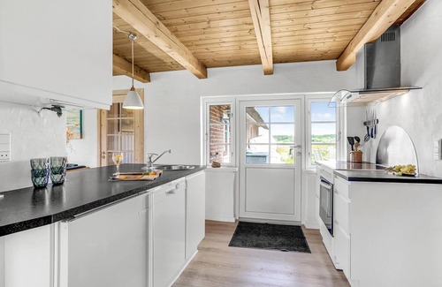 Øhuse House | Beautiful home in Ulfborg with kitchen