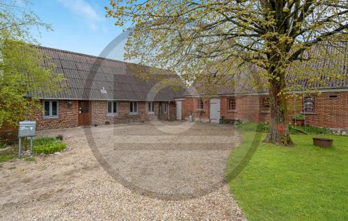 Varde Municipality House | Beautiful Home In Varde With Kitchen