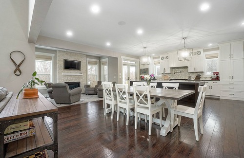 Butte Des Morts House | Beautiful Home Less than 8 miles away from EAA in Oshkosh.