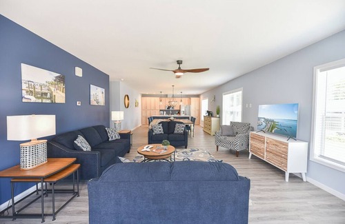 Long Neck House | Beautiful home - marina, beach, pools, family, pets!