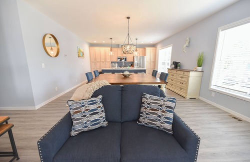 Long Neck House | Beautiful home - marina, beach, pools, family, pets!