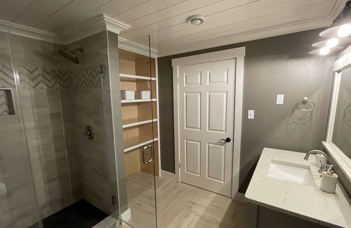 Center Conway House | Beautiful home near all the fun. Gas Fireplace. Dogs and Family friendly.