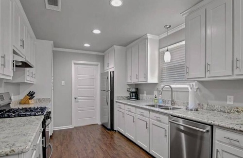 South Baton Rouge House | Beautiful Home off Historic Highland Rd!