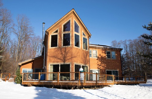 East Troy House | Beautiful home on 15 acres