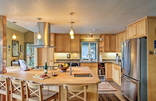 Belfair House | Beautiful Home on Hood Canal w/Hot Tub & Dock!