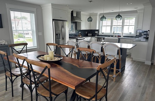 York Beach House | Beautiful home on long sands beach .