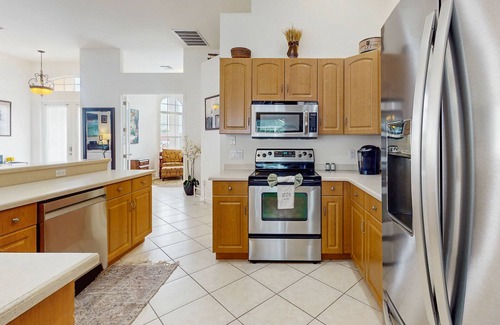 Caloosahatchee House | Beautiful home on the canal with pool & dock - Relax in paradise!