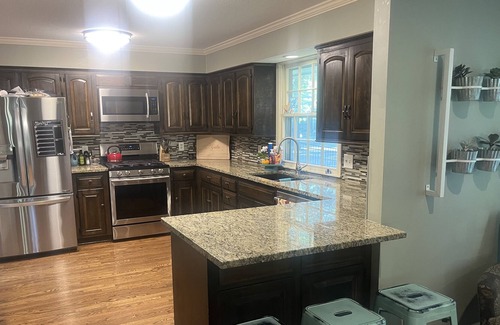 Lawrence House | Beautiful home on the Jayhawk Club less than 10 minutes from KU campus!